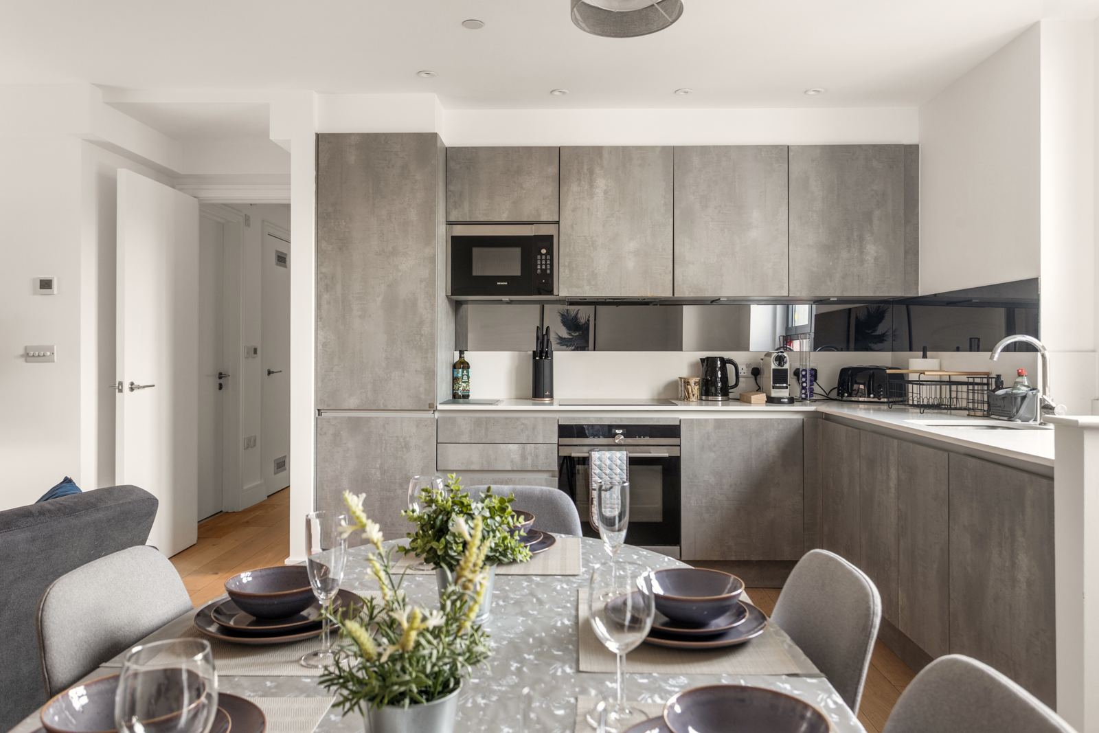 Kitchen with integrated appliances