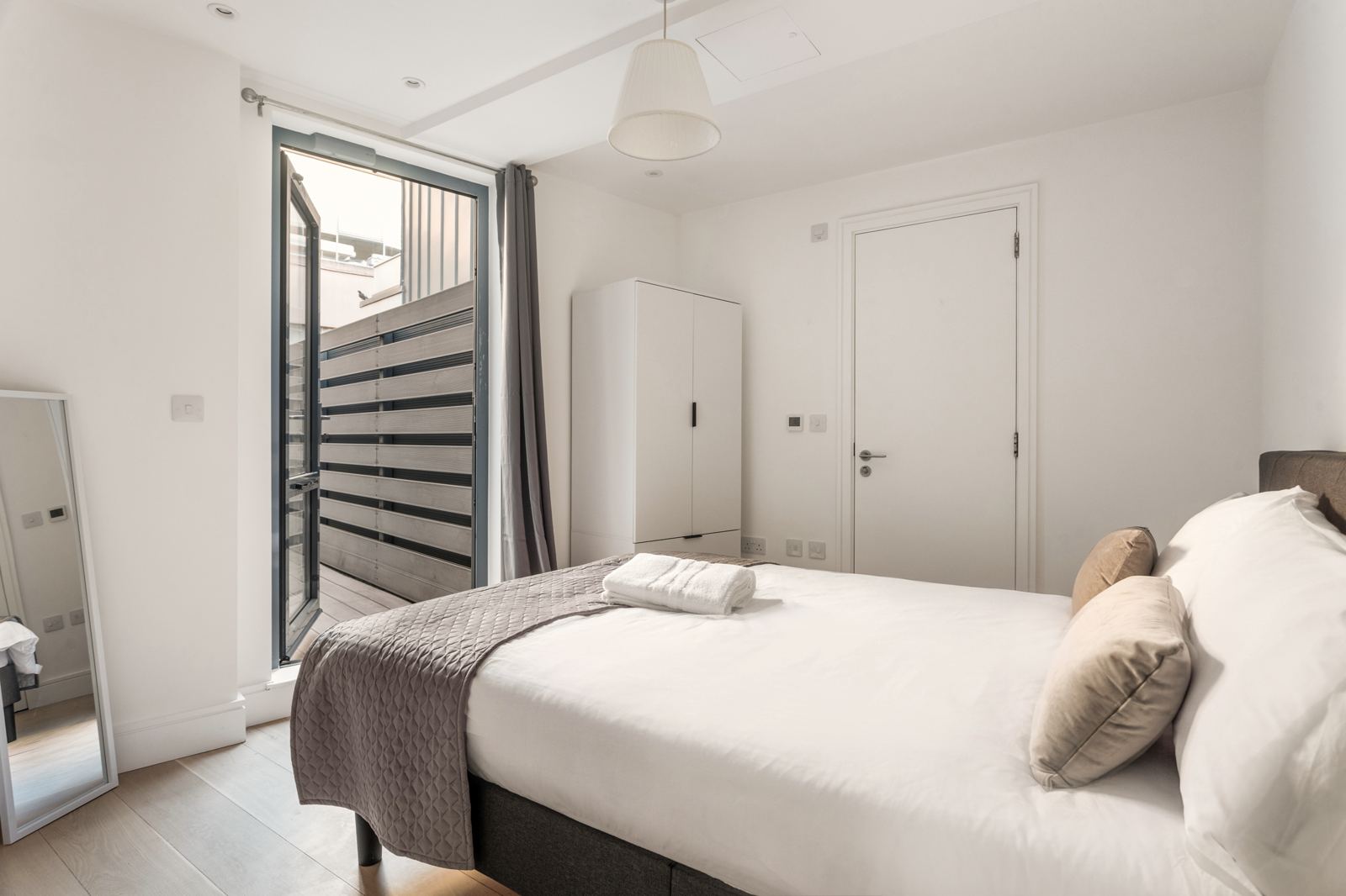 Second bedroom with door to the terrace